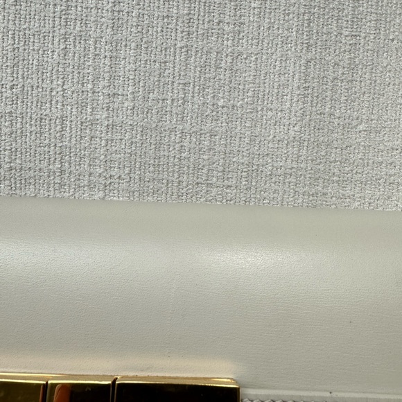 Saint Laurent Small Manhattan Shoulder Bag in Blanc Vintage - Picture 8 of 8